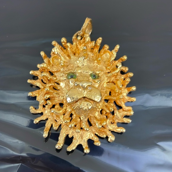 Vintage Tancer II Lion Head Pendant - Picture 1 of 5